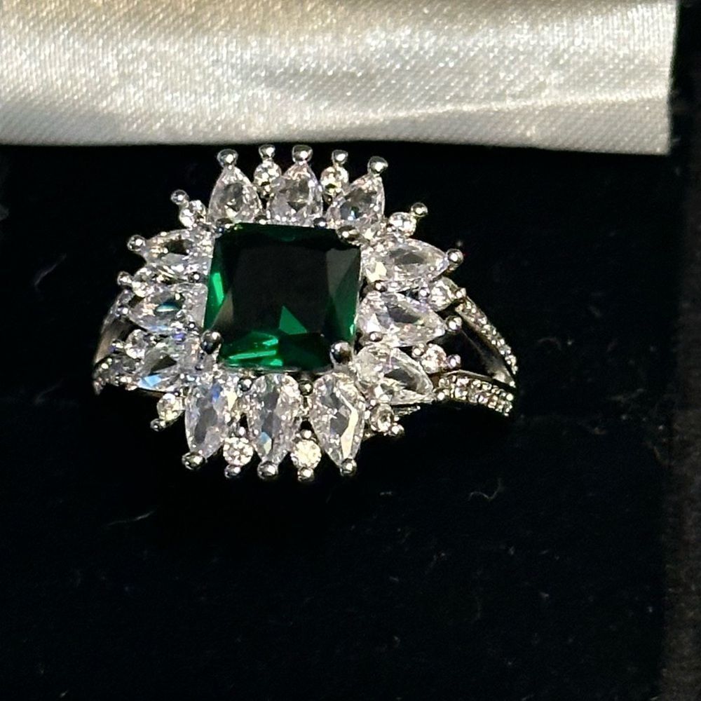⭐️NEW⭐️ HUGE GREEN GEMSTONE RING LAB CREATED EMERALD WHITE CZ SQUARE BLING